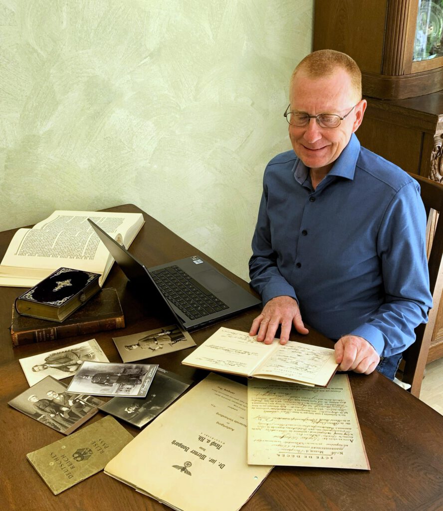 Genealoge bei der Arbeit